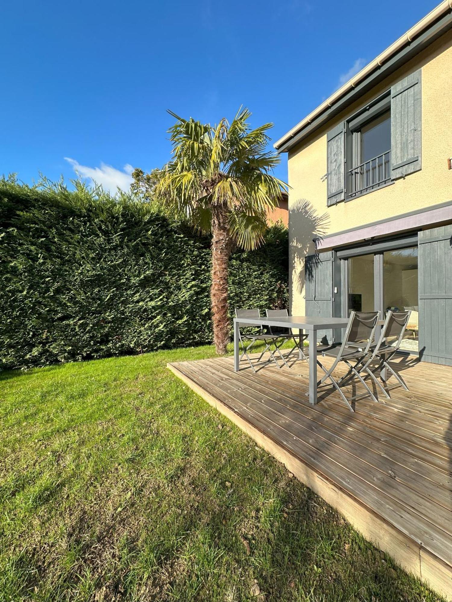Sunny House - Villa 4 Chambres - Saint Genis Les Ollieres Luaran gambar